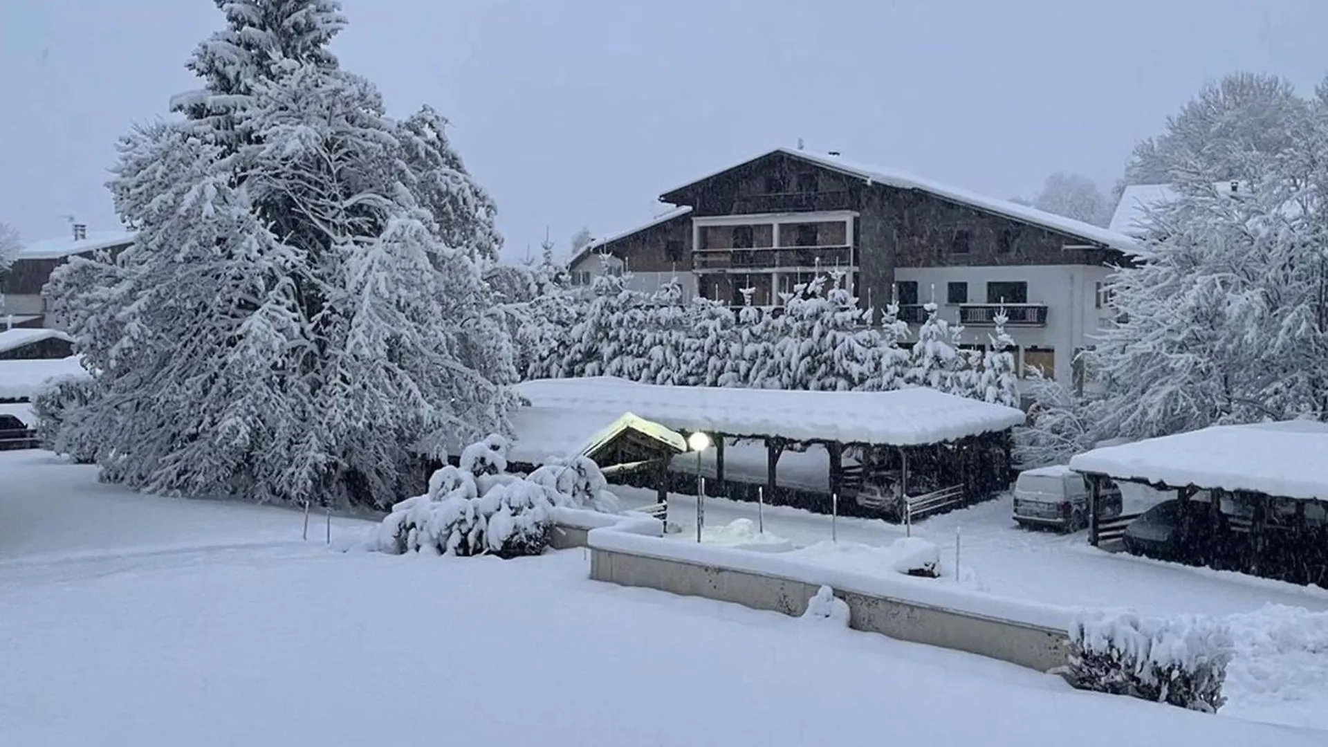 Charmant Studio Avec Balcon Expose Sud, Casier A Skis Et Parking, Proche Des Pistes A Demi-Quartier - Fr-1-597-175